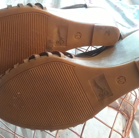 Shoes - Picture 4 of 4